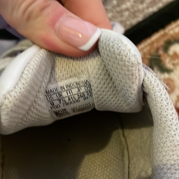 Adidas tennis shoe. - Picture 4 of 4